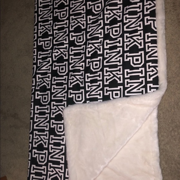 NWT Pink Sherpa throw - Picture 2 of 5